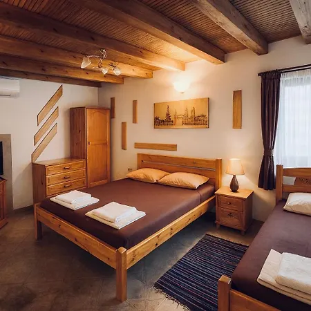 Nyaraló Complex Ristanite